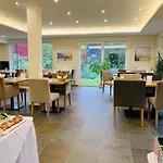 Weinbergs Loge Couette-café Ernst