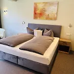 Weinbergs Loge Couette-café Ernst