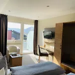 Weinbergs Loge Couette-café 3*