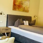Weinbergs Loge Couette-café