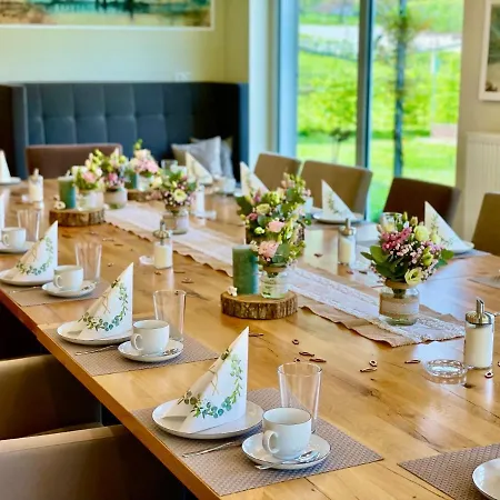 לינה וארוחת בוקר Weinbergs Loge ארנסט