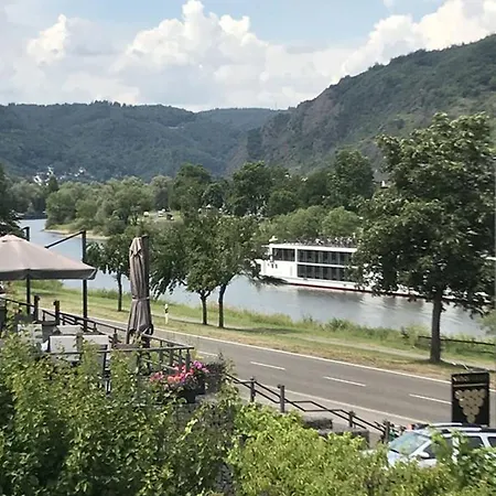 לינה וארוחת בוקר Weinbergs Loge