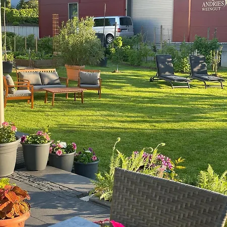 לינה וארוחת בוקר Weinbergs Loge