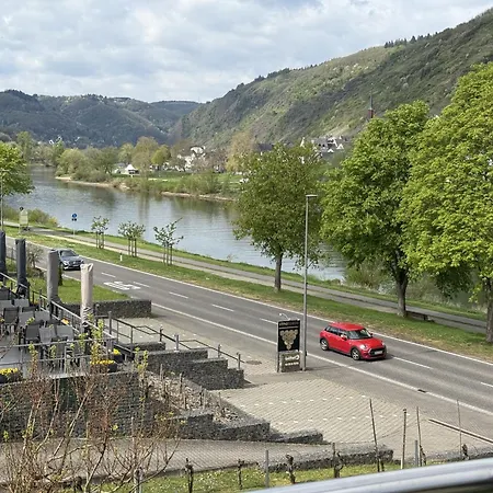 Weinbergs Loge ארנסט