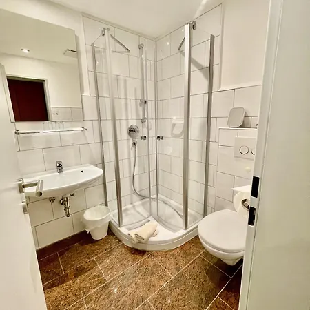 לינה וארוחת בוקר Weinbergs Loge ארנסט