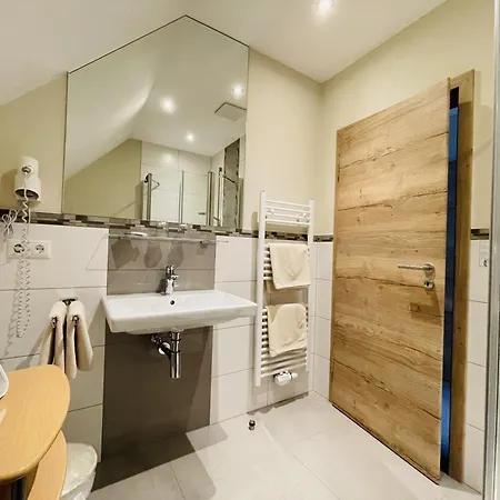 Weinbergs Loge 3* ارنست