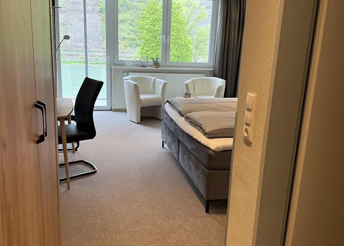 Weinbergs Loge Nocleg ze śniadaniem 4*