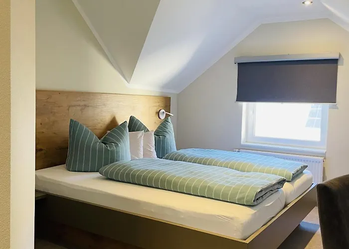 Weinbergs Loge Nocleg ze śniadaniem 4*